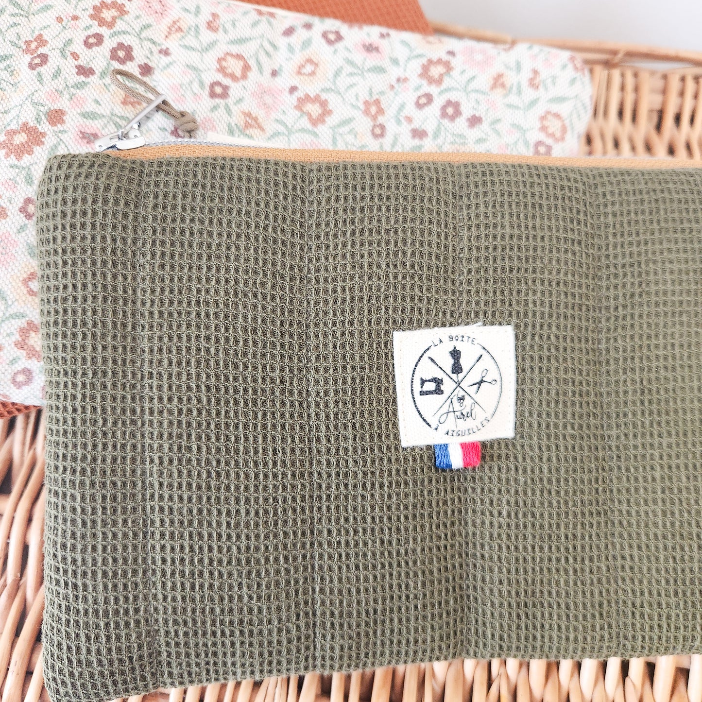 Pochette S Nid d'Abeille Kaki/ Motifs