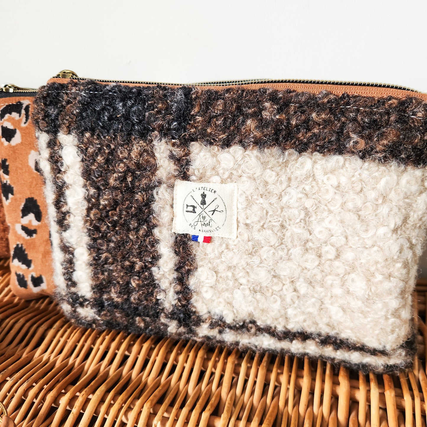 Pochette Plate S Teddy Jacquard Marron