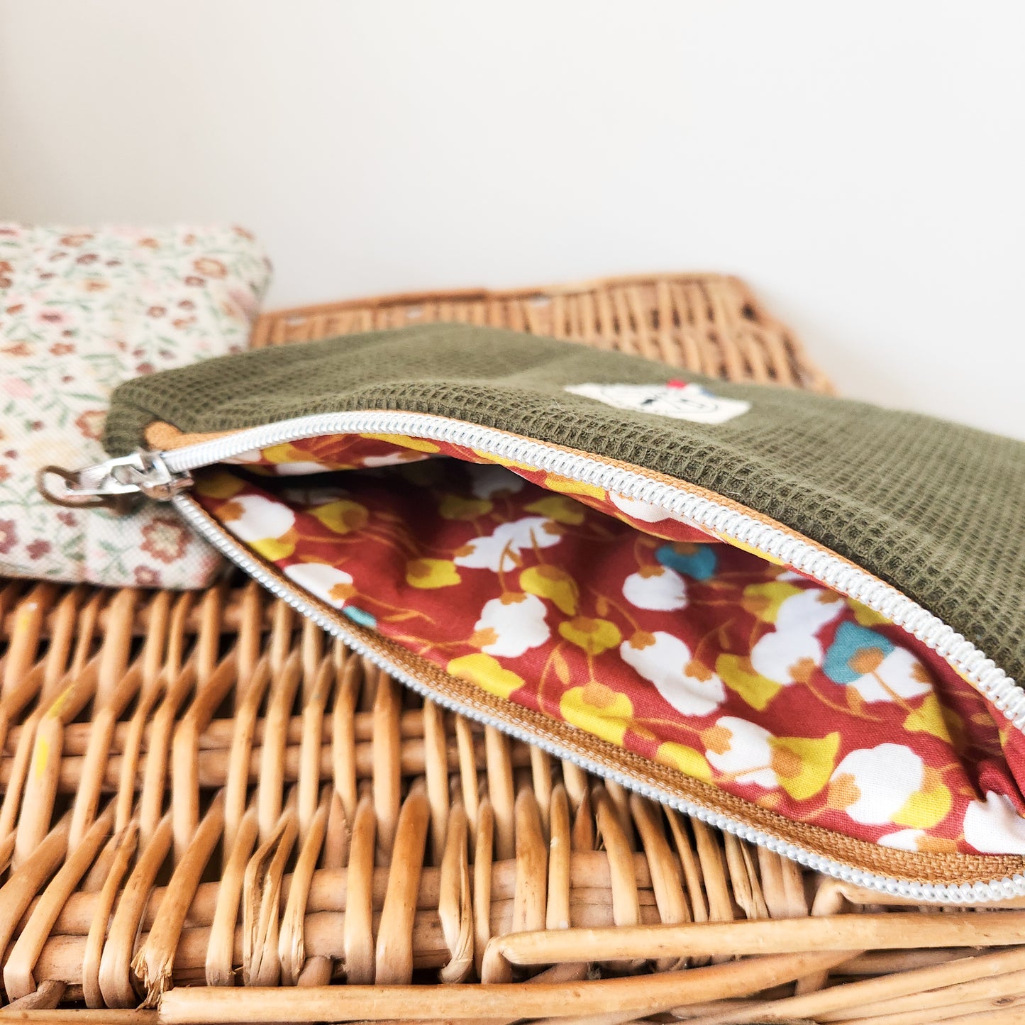 Pochette S Nid d'Abeille Kaki/ Motifs